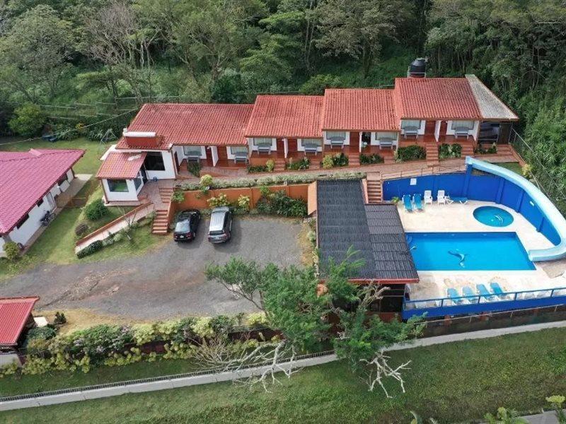 Hotel Cielo Azul Resort Tilarán エクステリア 写真